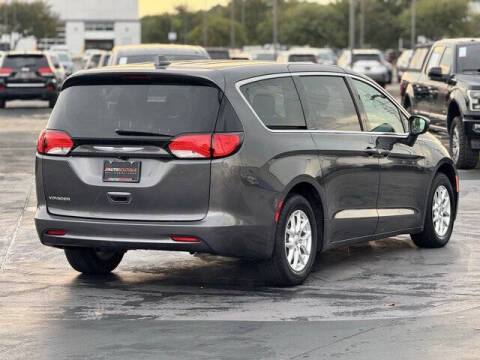 2020 Chrysler Voyager LX