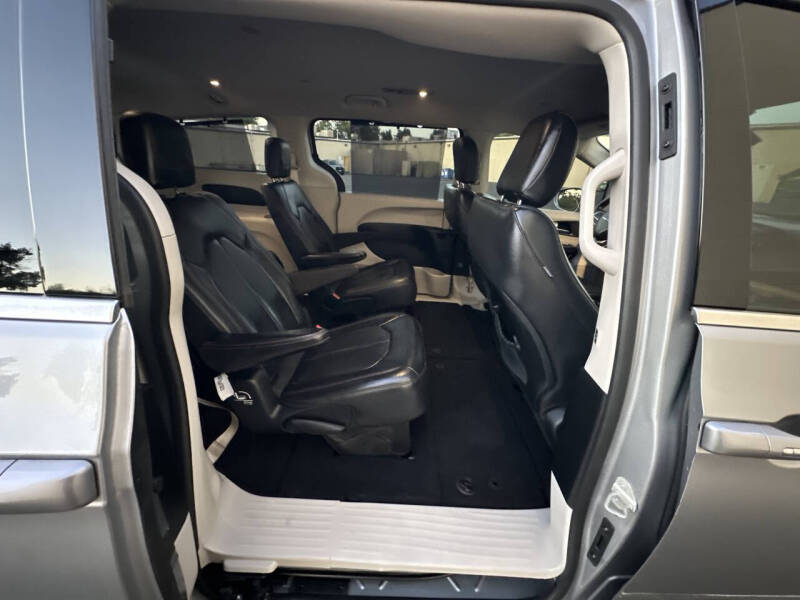 2020 Chrysler Pacifica Touring L