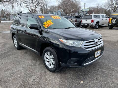 2012 Toyota Highlander for sale at RPM Motor Company in Waterloo IA
