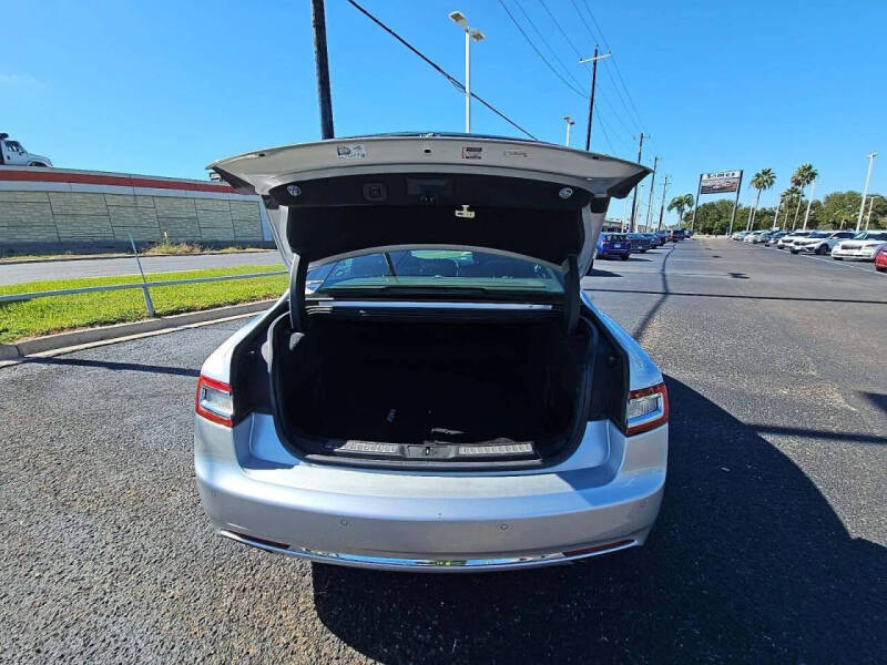 2017 Lincoln Continental Select