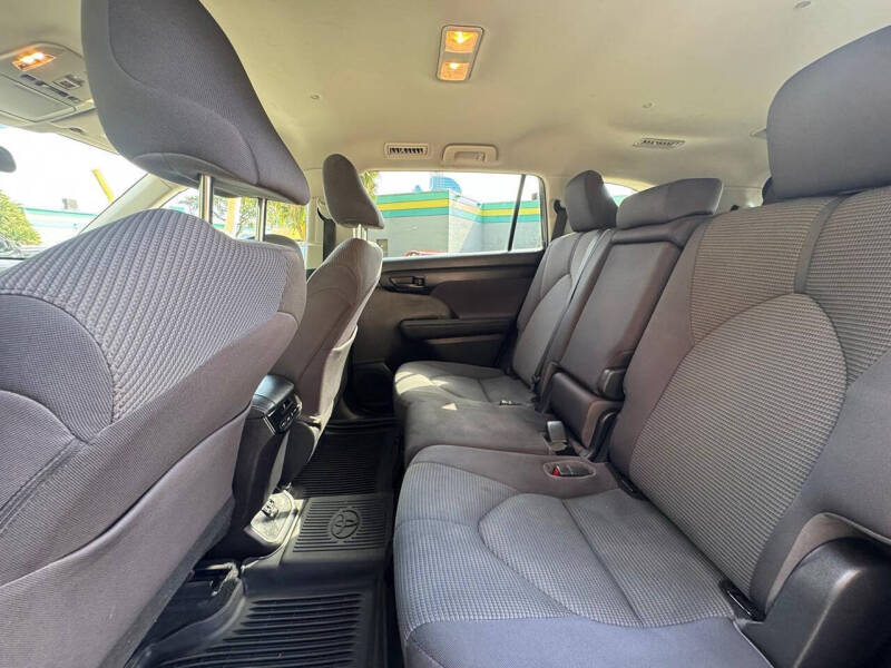 2021 Toyota Highlander LE