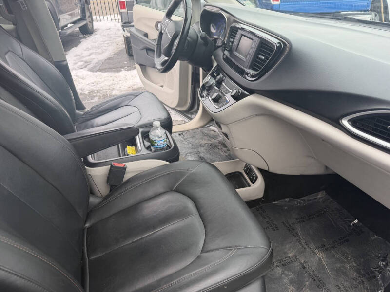 2017 Chrysler Pacifica Touring-L