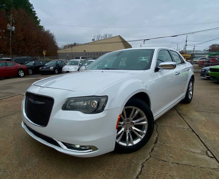 2017 Chrysler 300 C photo 13