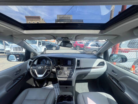 2019 Toyota Sienna XLE 8-Passenger