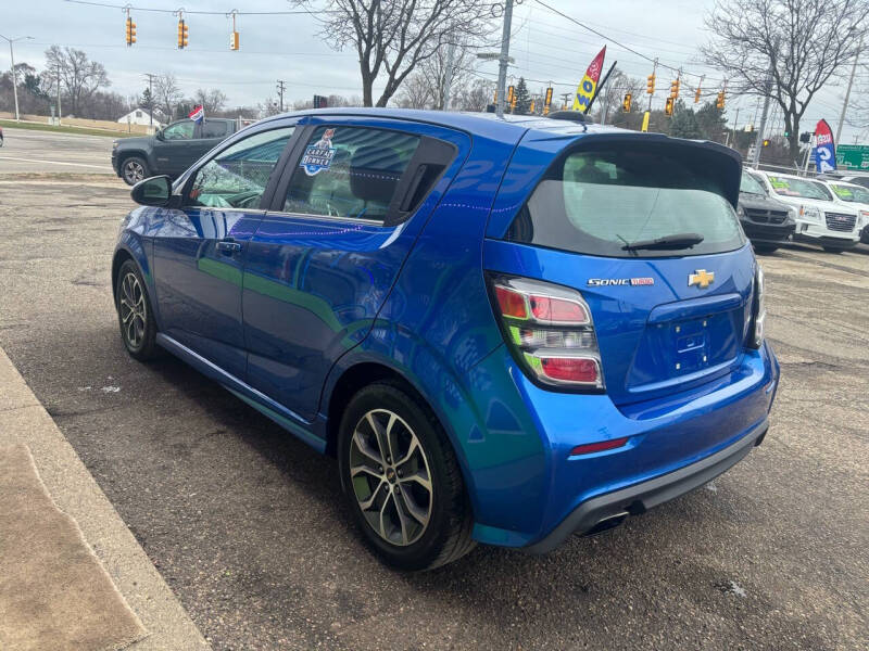 2017 Chevrolet Sonic LT photo 3