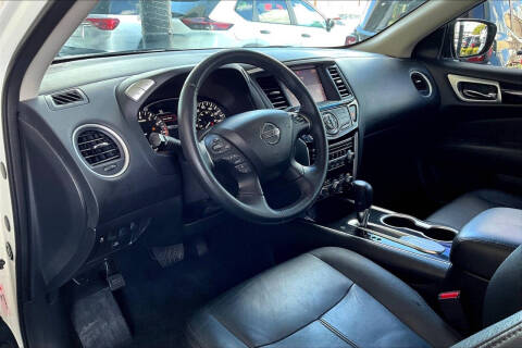 2018 Nissan Pathfinder SV