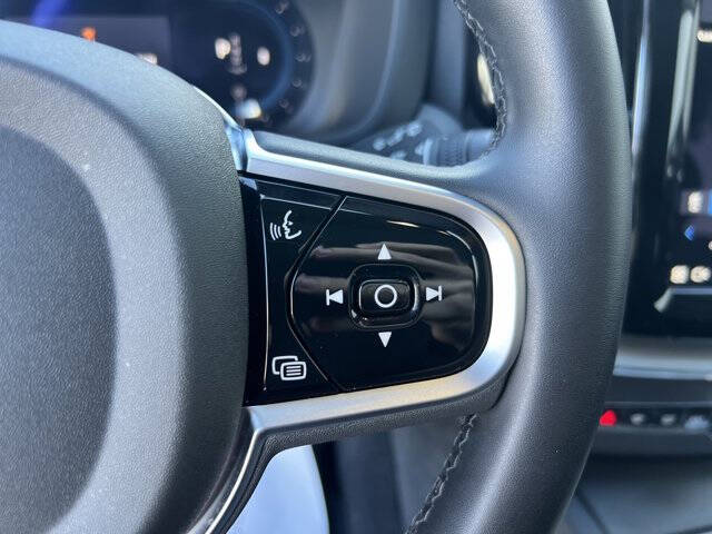 2025 Volvo XC60 B5 Plus Dark Theme