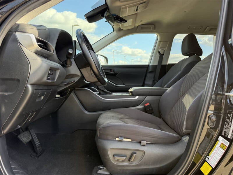 2023 Toyota Highlander LE