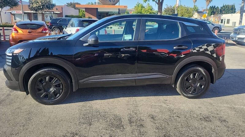 2025 Nissan Kicks S