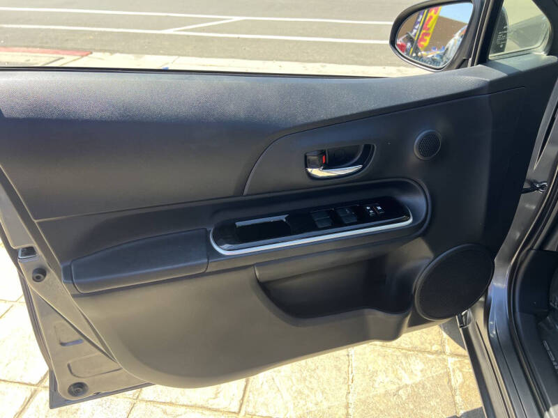2016 Toyota Prius c