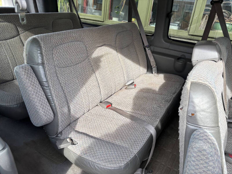 2003 Chevrolet Express 3500 LS