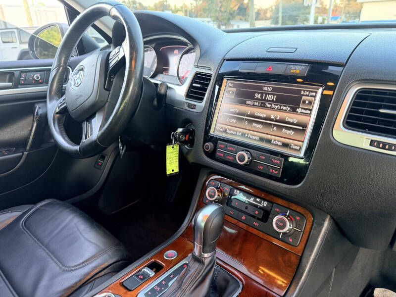 2014 Volkswagen Touareg V6 Sport