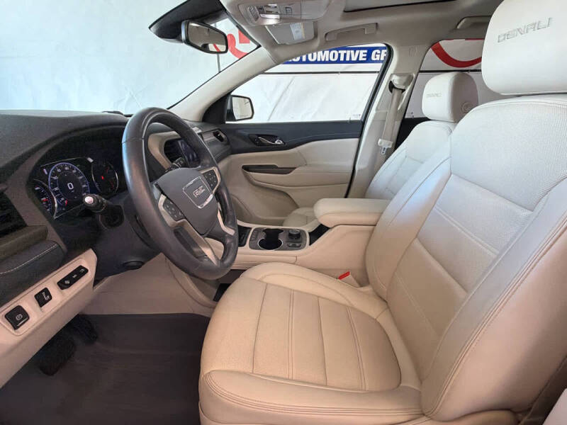 2022 GMC Acadia Denali