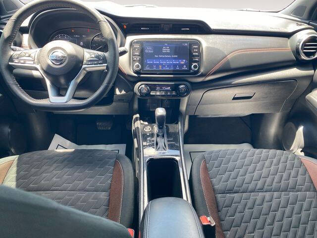 2021 Nissan Kicks SR