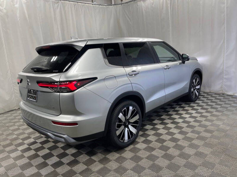 2025 Mitsubishi Outlander SE