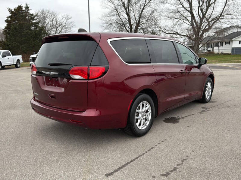 2023 Chrysler Voyager LX