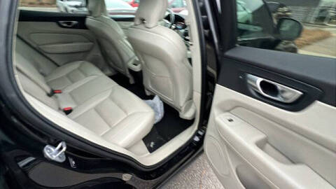 2024 Volvo XC60 B5 Core Dark Theme