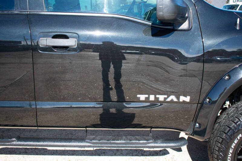 2017 Nissan Titan SV