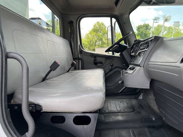 2017 Freightliner M2 106