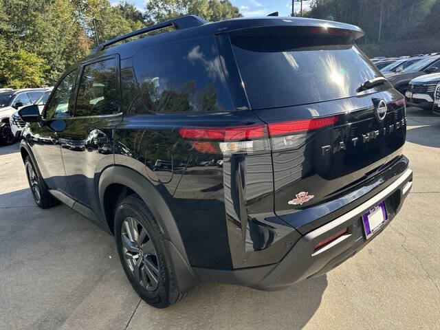 2025 Nissan Pathfinder SV