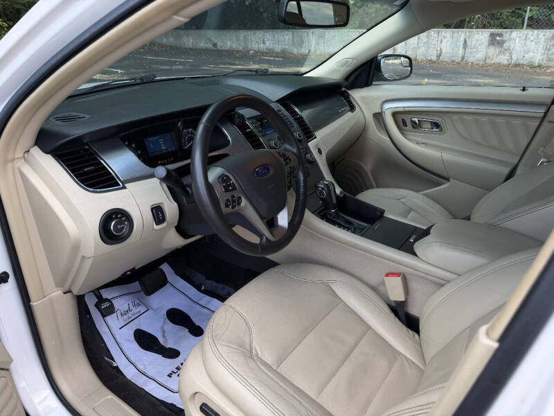 2015 Ford Taurus SEL
