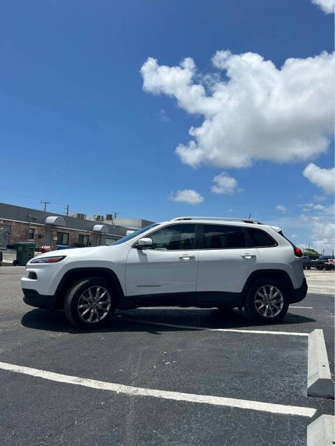 2016 Jeep Cherokee for sale at ALPHA AUTOMOTIVE SALES in Oakland Park, FL