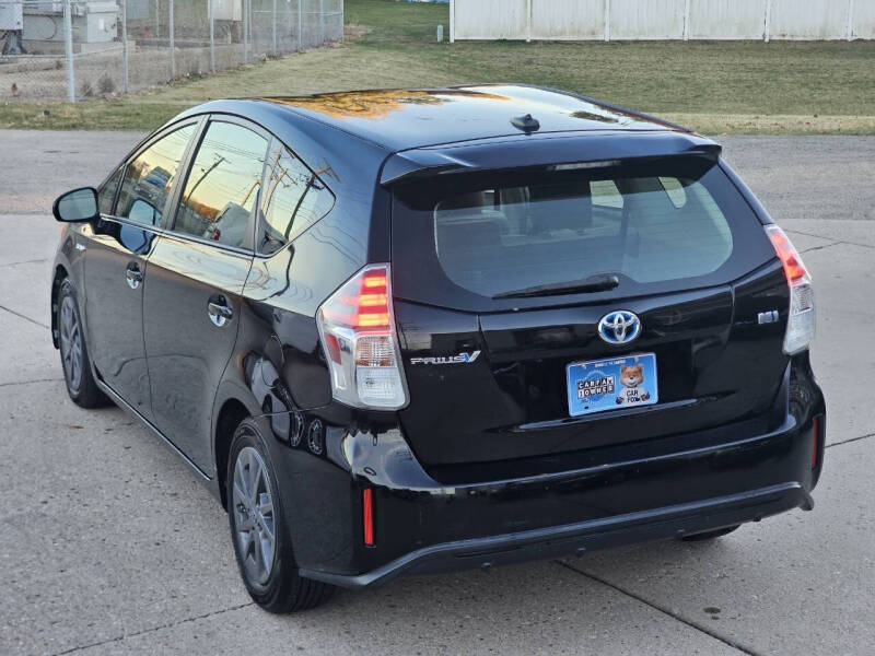 2017 Toyota Prius v Three