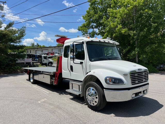2023 Freightliner M2 106