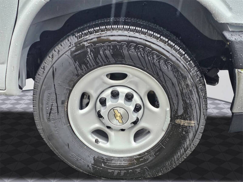 2025 Chevrolet Express 2500