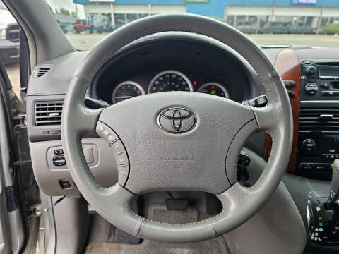 2004 Toyota Sienna XLE 7 Passenger