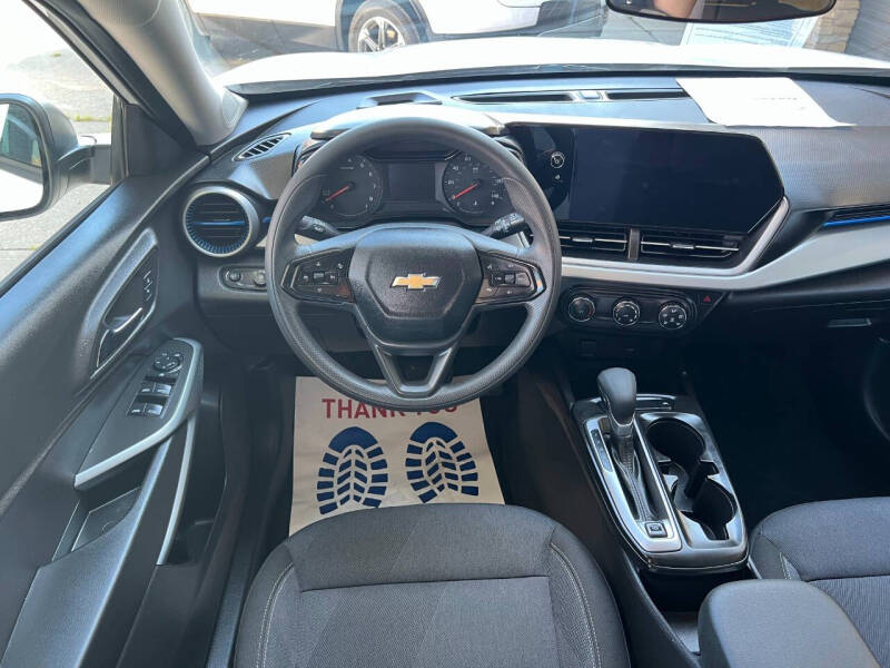 2025 Chevrolet Trax LS