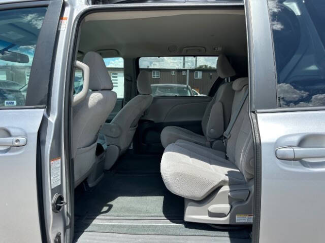2017 Toyota Sienna LE 8-Passenger