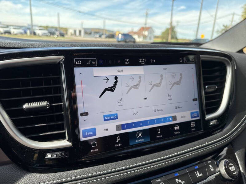 2026 Chrysler Pacifica Select