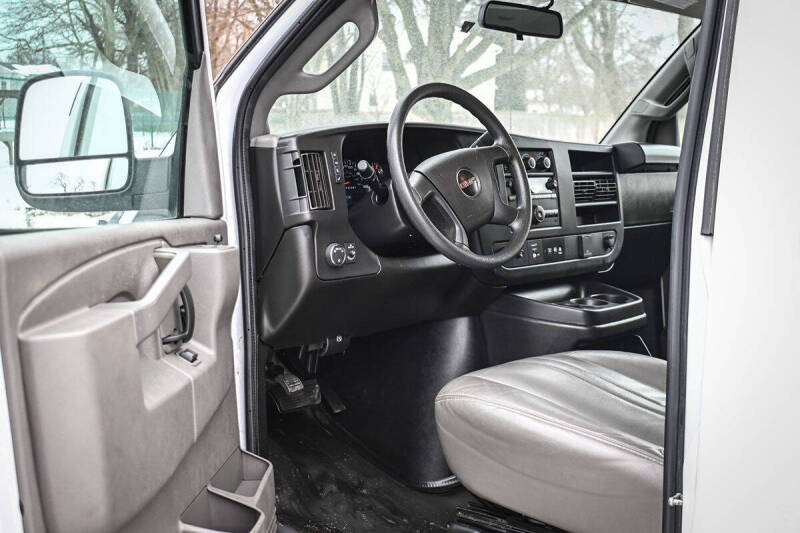 2022 GMC Savana 2500