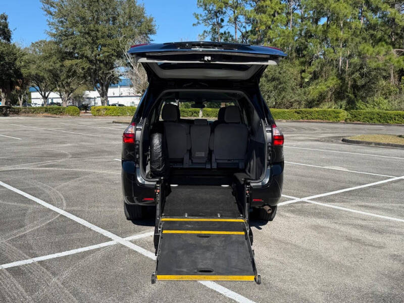2020 Toyota Sienna LE Mobility 7-Passenger