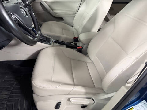 2017 Volkswagen Golf TSI SE