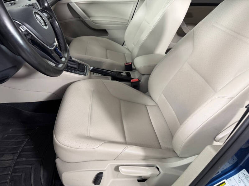 2017 Volkswagen Golf TSI SE
