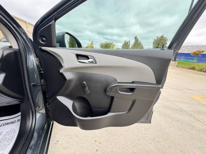 2013 Chevrolet Sonic LS Auto