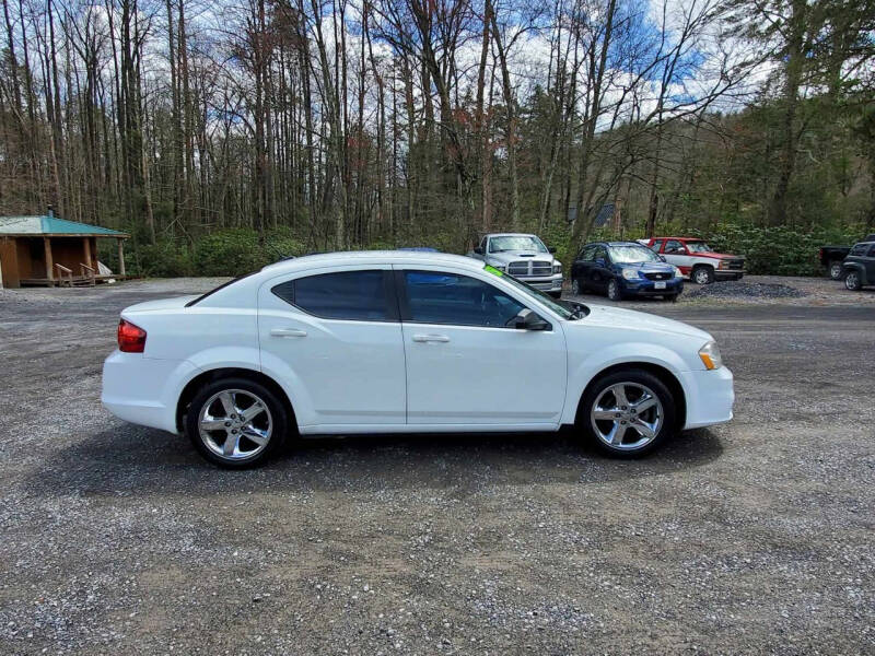 2013 Dodge Avenger SE photo 3