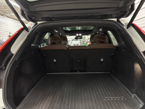 2022 Volvo XC60 B5 Inscription