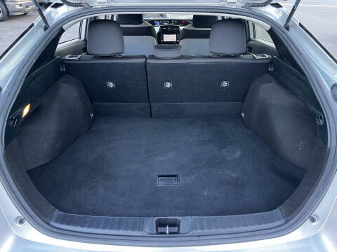 2022 Toyota Prius LE