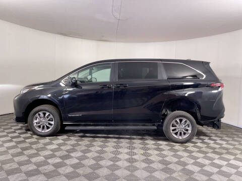 2023 Toyota Sienna LE 8-Passenger