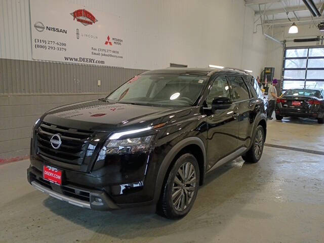 2025 Nissan Pathfinder SL