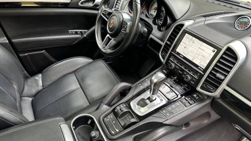 2016 Porsche Cayenne S photo 32