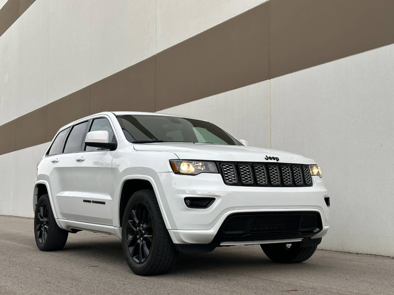 2021 Jeep Grand Cherokee for sale at Phoenix Motor Co in Romulus, MI