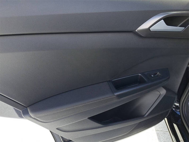 2025 Volkswagen Taos SE Black