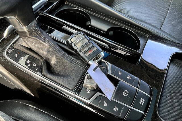 2017 Kia Cadenza Technology