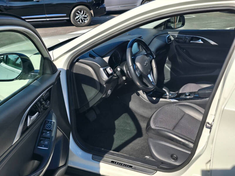 2018 Infiniti QX30 Essential