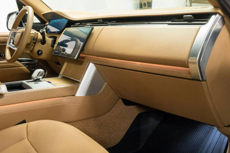 2024 Land Rover Range Rover P615 SV LWB