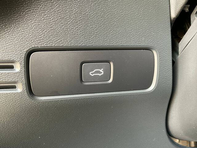 2024 Volvo XC40 B5 Plus Bright Theme